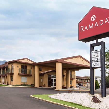 Hotel Ramada By Wyndham Flagstaff East Exterior foto