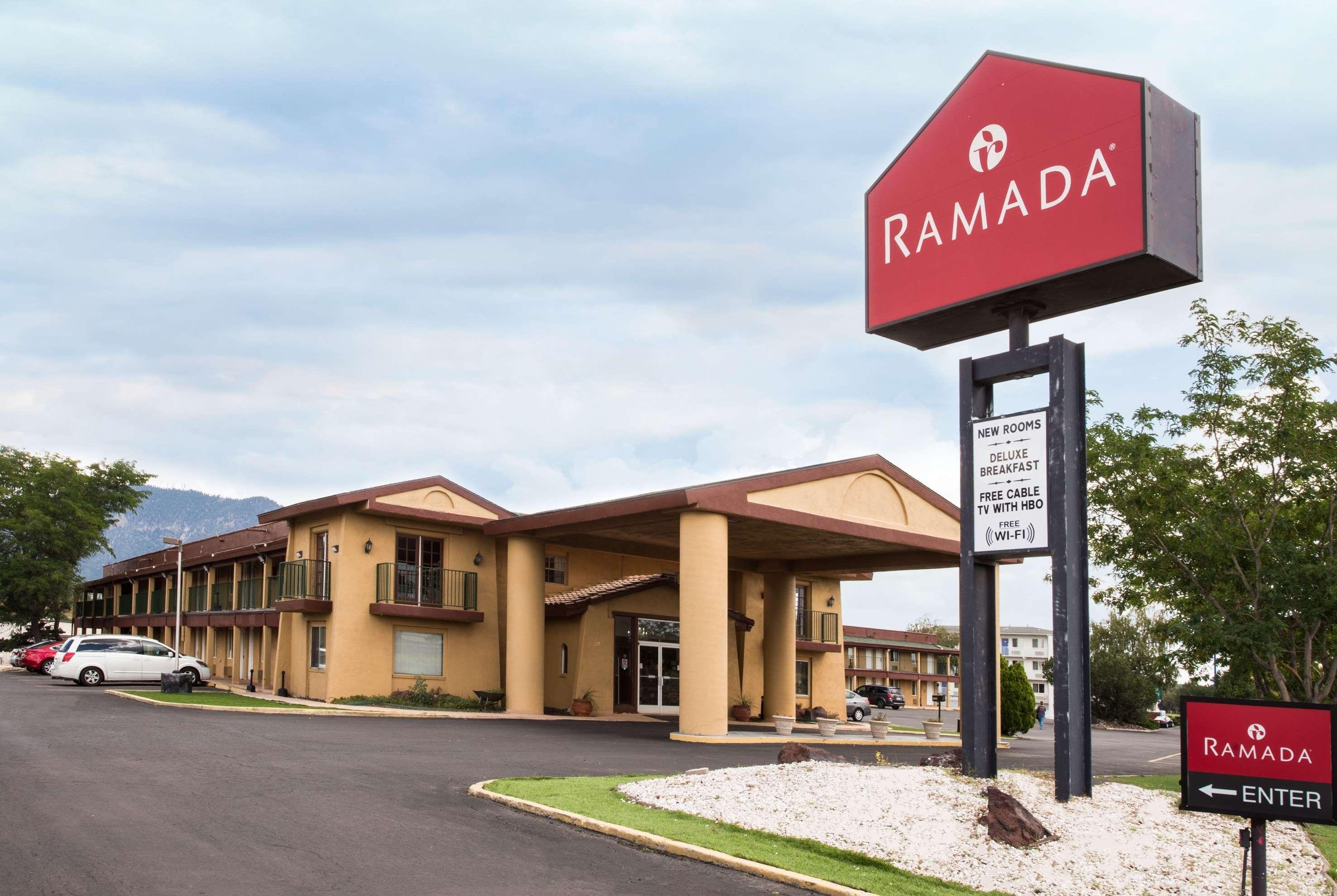 Hotel Ramada By Wyndham Flagstaff East Exterior foto